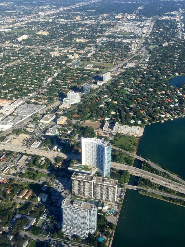 Building Photo - 600 NE 36th St