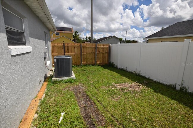 Building Photo - 1023 Cranberry Dr