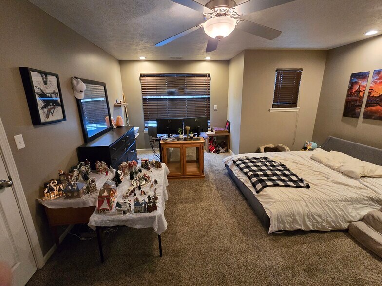 Building Photo - 25 Saxon Ct