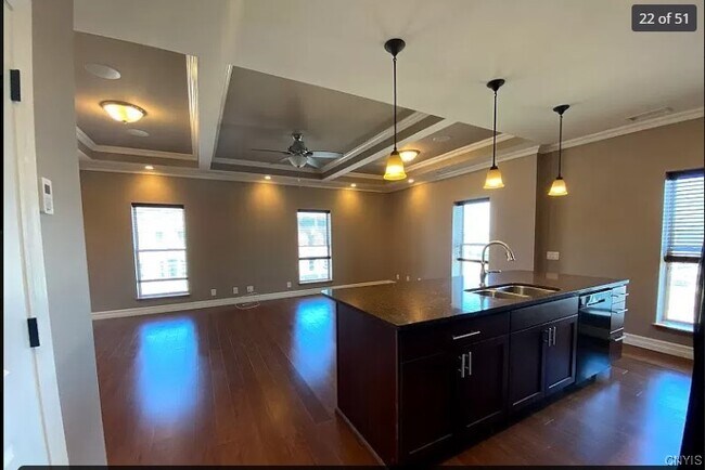 Building Photo - 517 Riverside Dr