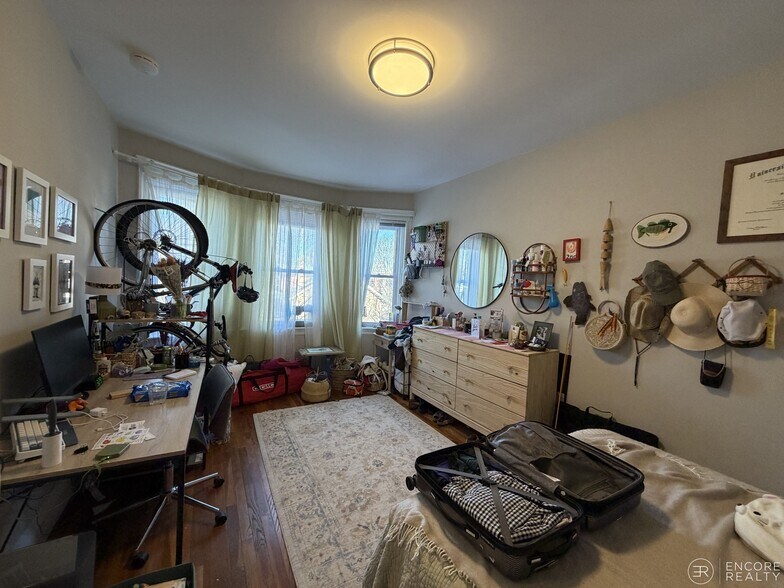 Building Photo - 11 Gray St