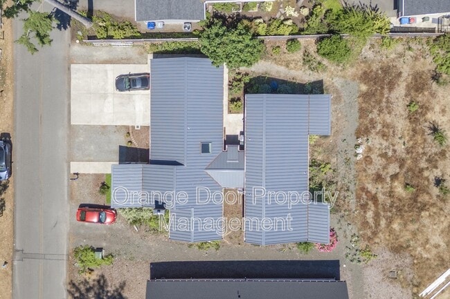 Building Photo - 7013 Stanich Ave