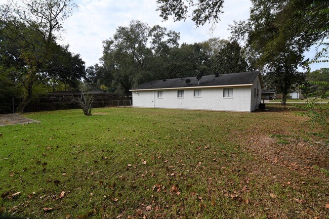 Building Photo - Newly Renovated!  3 bedroom, 1 bath home off Baker Blvd with easy access to Plank
