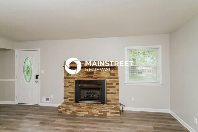 Building Photo - 3 Bedroom Pet-Friendly Home in Louisville, KY with Main Street Renewal