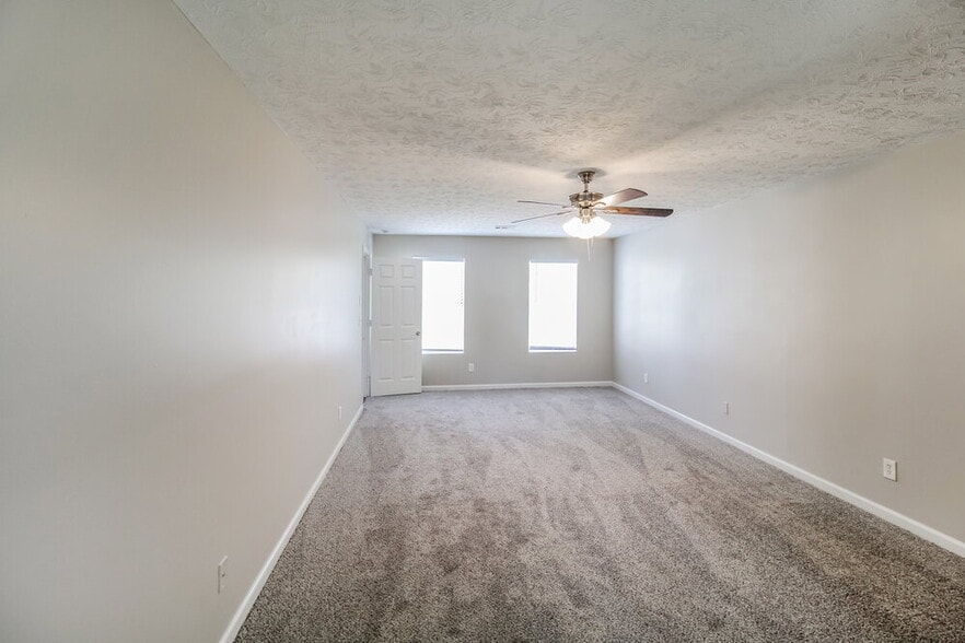 Building Photo - 6583 Carriage Ln