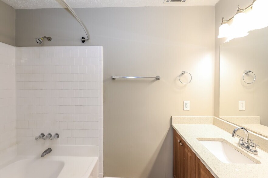 Building Photo - 527 Brookfield Way