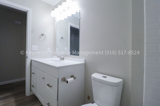 Building Photo - 4124 W 56th Pl