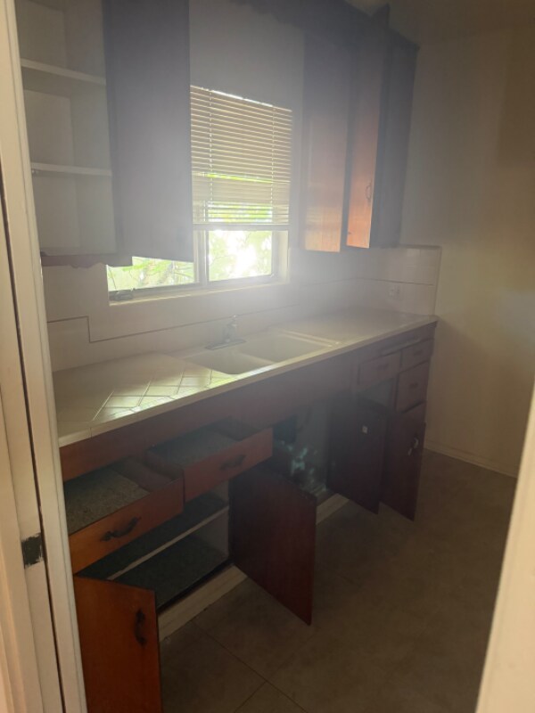 Building Photo - 918 W Huntington Dr