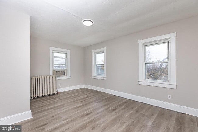 Building Photo - 17 2nd Ave