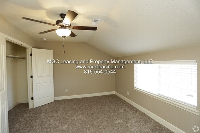 Building Photo - Main-Level Primary Suite in Eagle Creek Townhome