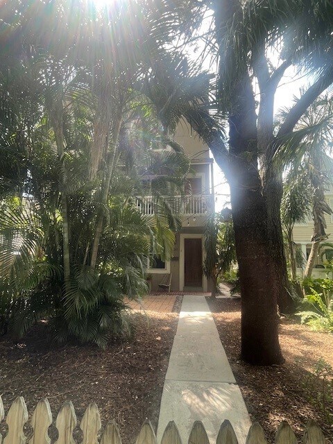 Building Photo - 330 Lang Ct N