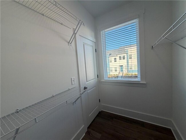 Building Photo - 1605 Aeslin Dr NW