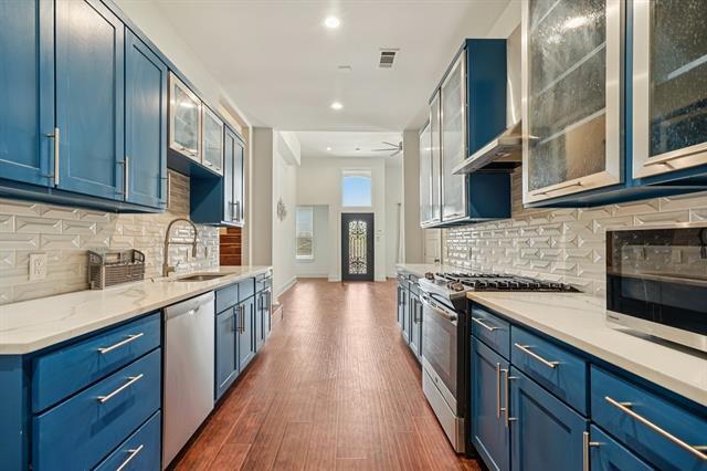 Building Photo - 422 N Marlborough Ave
