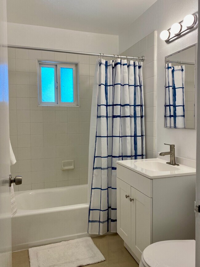 Building Photo - 251 El Carmelo Ave