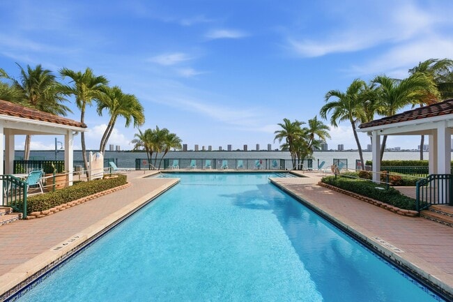 Building Photo - 1155 Lake Shore Dr