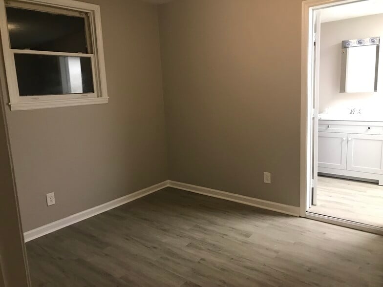 Bedroom - 1110 Broad St