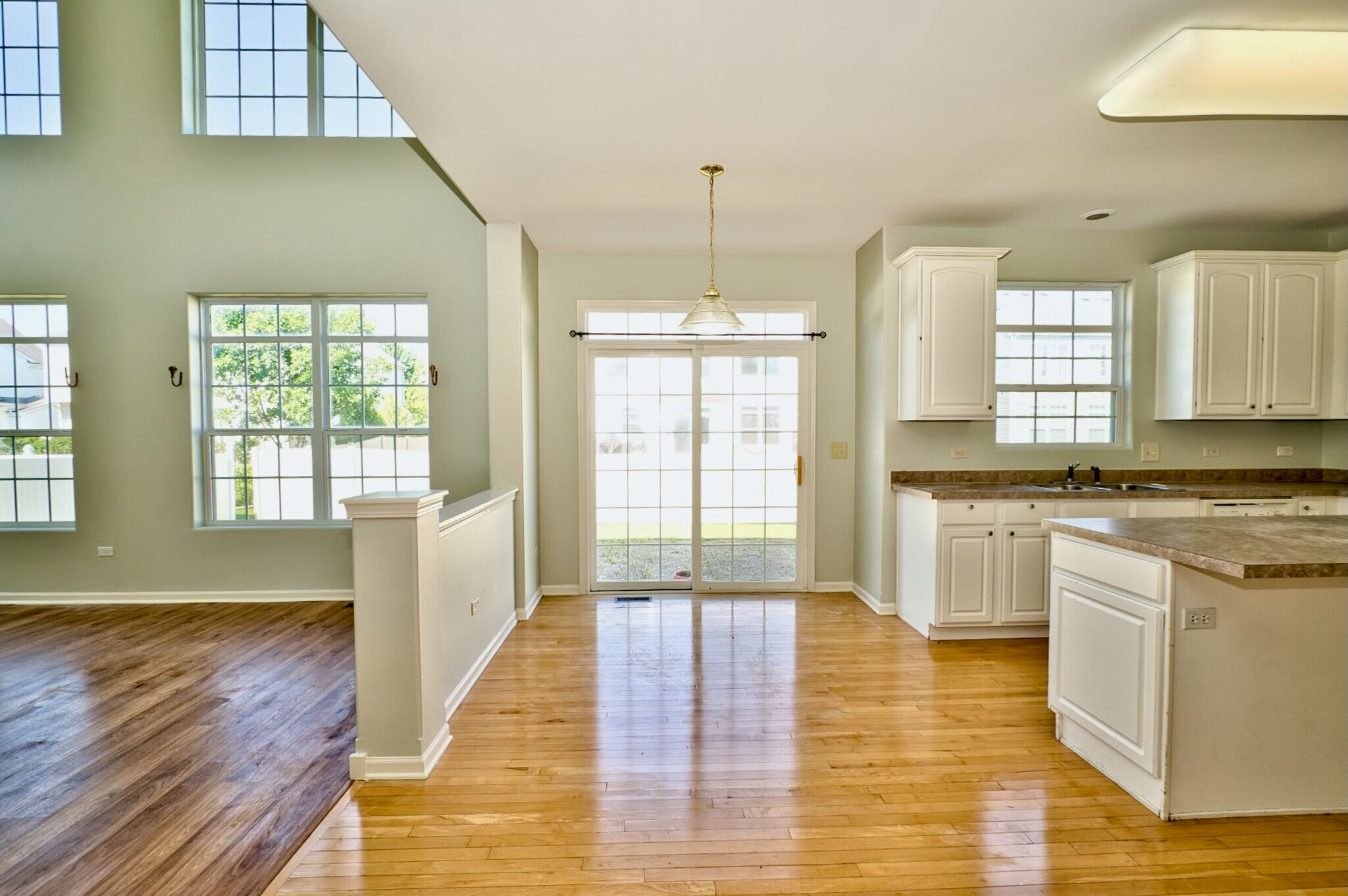 Building Photo - 447 Cardinal Ln