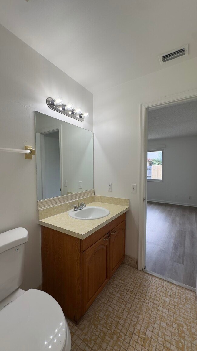 Building Photo - 9221 W Highland Pines Dr