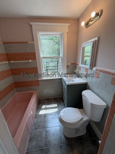 Building Photo - 513 W 35th St