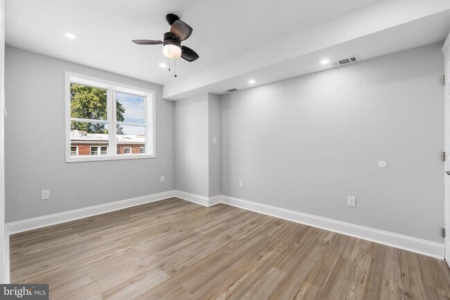 Building Photo - 1401 18th Pl SE