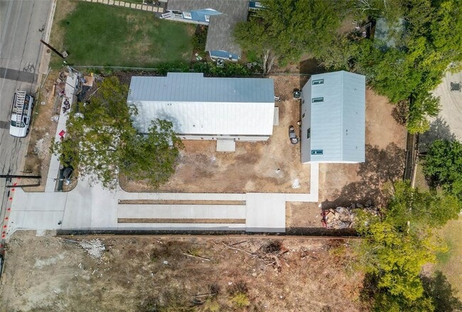 Building Photo - 2101 Thrasher Ln
