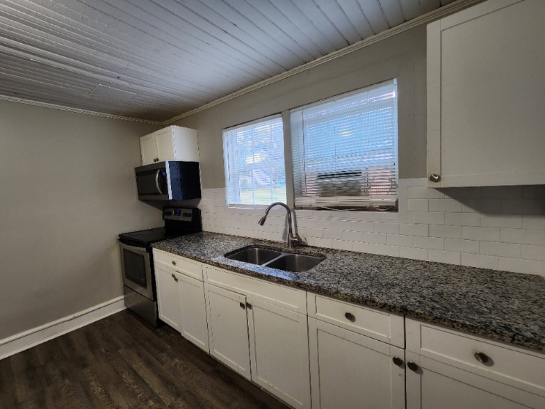 Building Photo - 237 Poole St