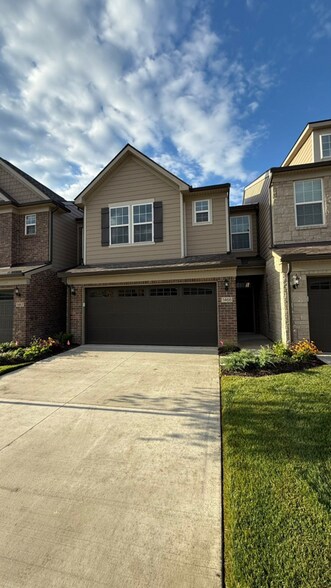Primary Photo - 1466 Addison Cir