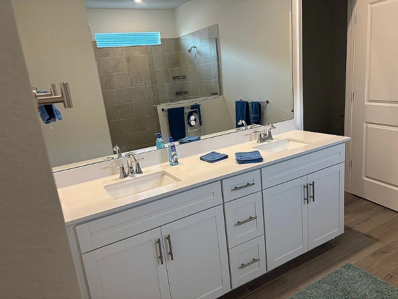 Building Photo - 8256 Shr Lk Dr