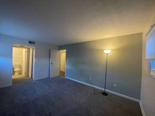 Building Photo - 5285 Portland St