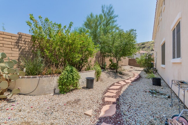 Building Photo - 204 W Mountain Sage Dr