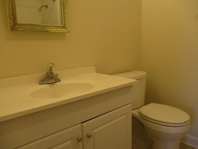 Building Photo - FOR RENT! 2 Bedroom, 2 Bath Upper Level Co...