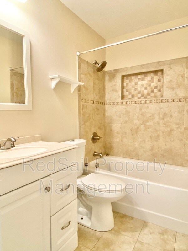 Building Photo - 729 Milton Dr