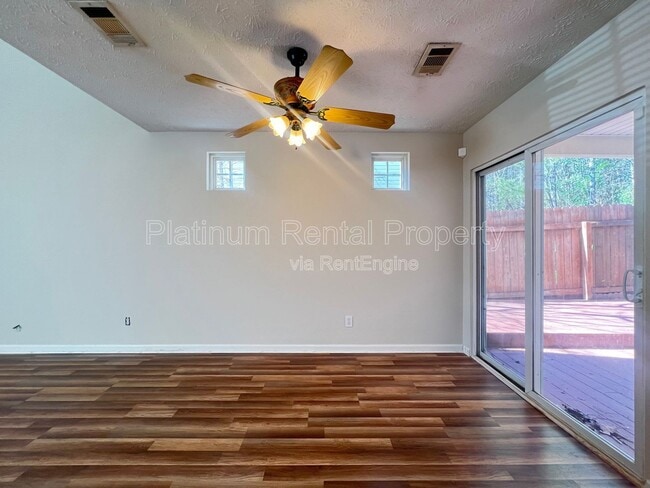Building Photo - 231 Oak Grove Way