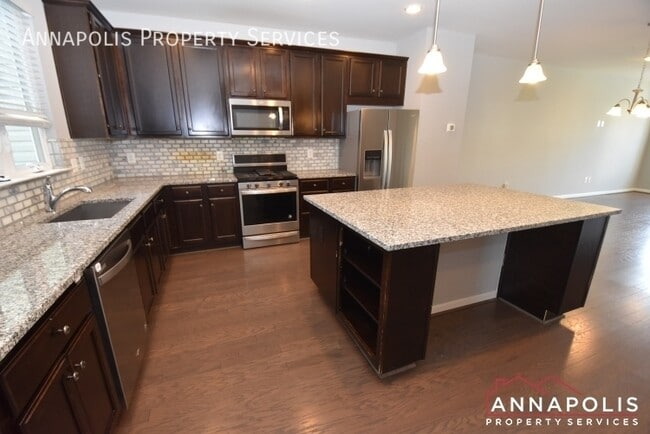 Building Photo - 8289 Meadowood Dr