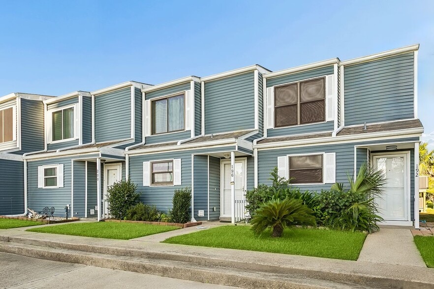 Building Photo - 192 Marina Dr