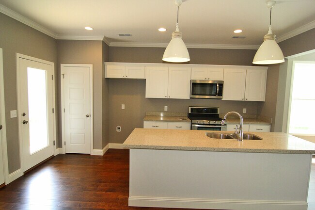 Building Photo - Beautiful Home in Walden Park