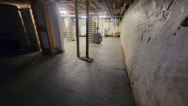 Building Photo - 1530 Pennington Rd