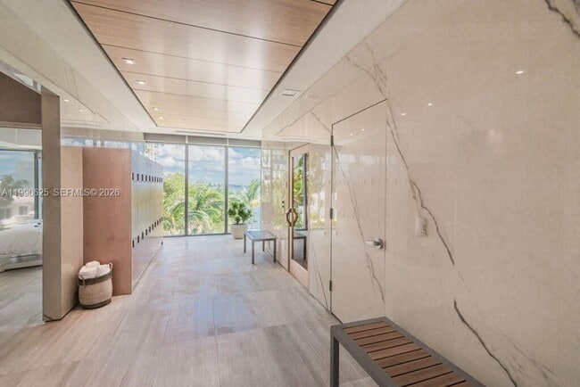 Building Photo - 460 NE 28th St