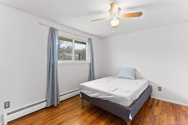 Building Photo - 25690 Glamorgan Dr