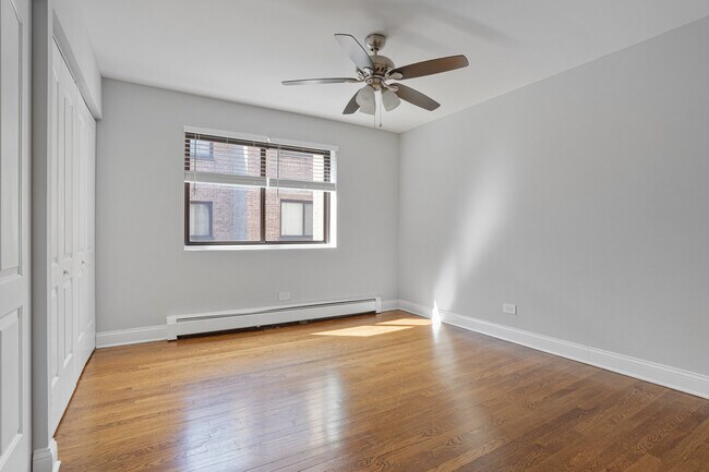 Building Photo - 6029 N Winthrop Ave