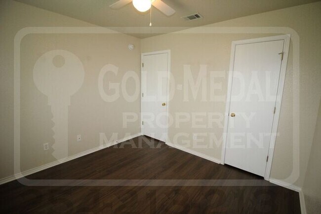 Building Photo - 2701 Alma Dr