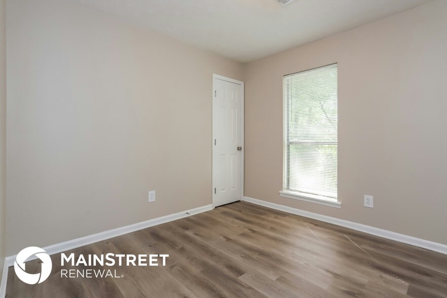 Building Photo - 8415 N Pond Ct