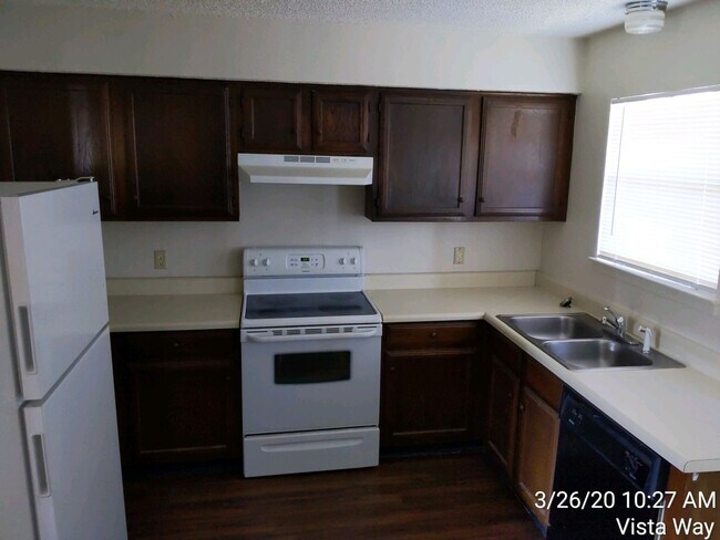 Building Photo - 221 Vista Way