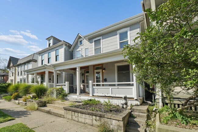 Building Photo - 212 W 3rd Ave