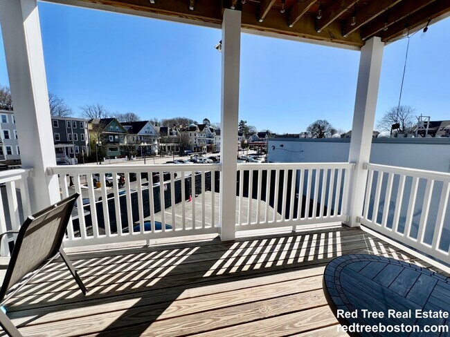 Building Photo - 8 Perkins St