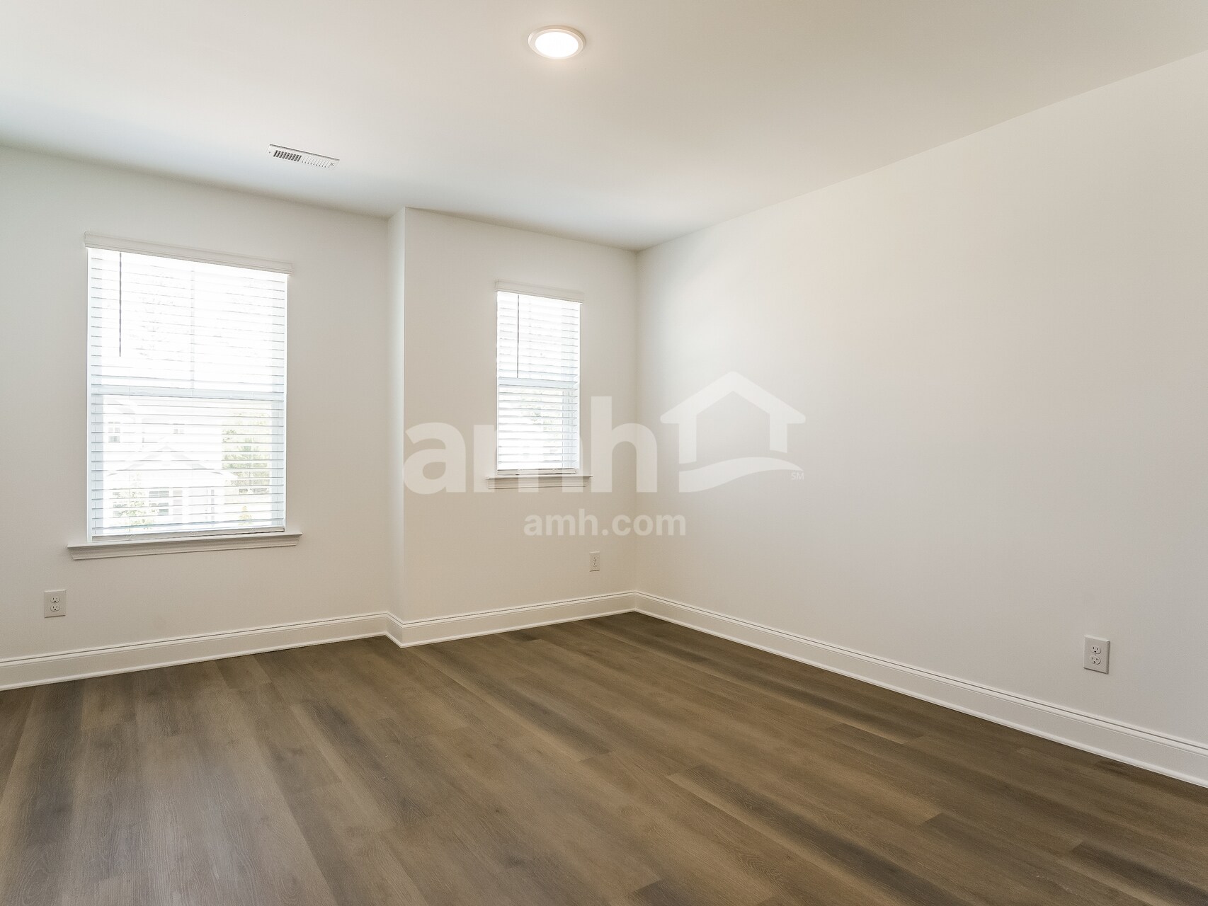 Building Photo - 1645 Scenic Crk Pl