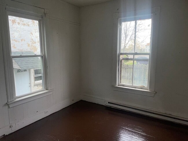 Building Photo - Two Bedroom Apartment Close to Downtown Lynchburg!