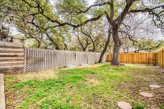 Building Photo - 2811 Hardeman-B