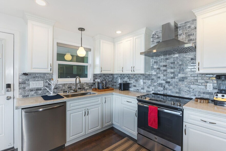 Building Photo - 9024 40th Ave SW