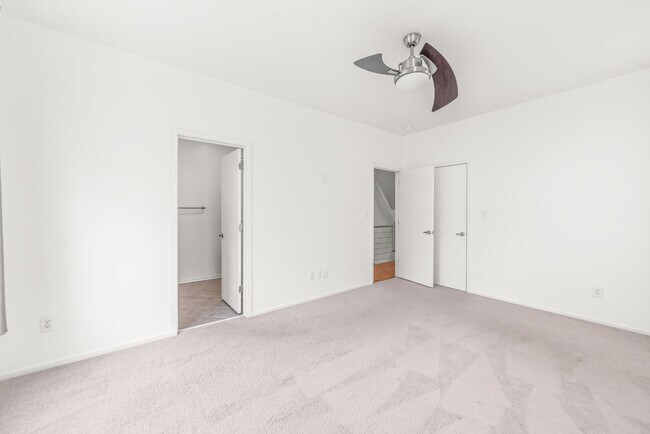 Building Photo - FIRST MONTH'S RENT FOR FREE! 3 Bedroom Townhome W/ Uptown Views